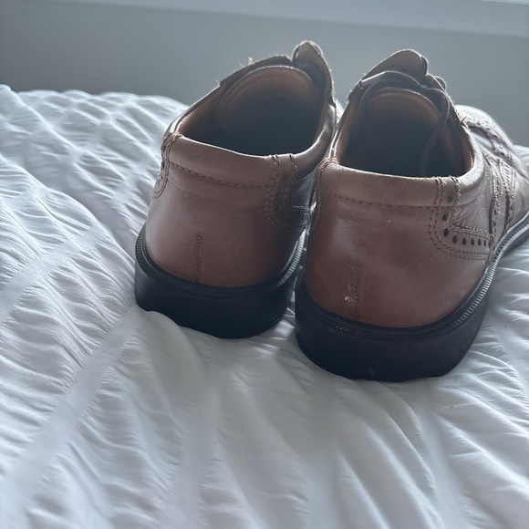 Brown leather wingtip shoes - Picture 3 of 3